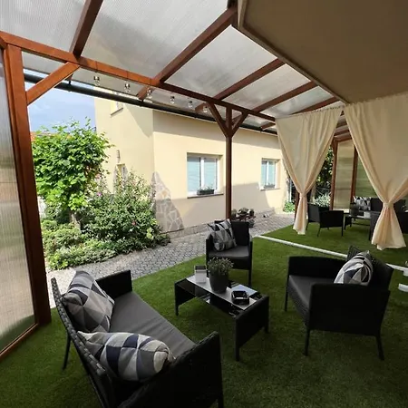 Holler Vendeghaz Ii. شقة