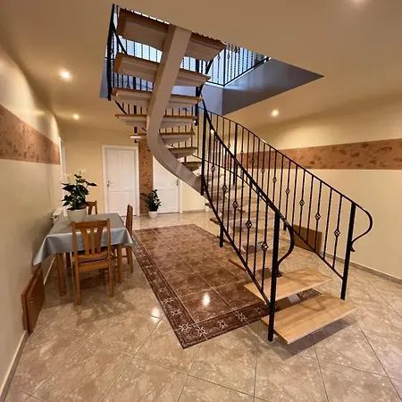 Holler Vendeghaz Ii. *